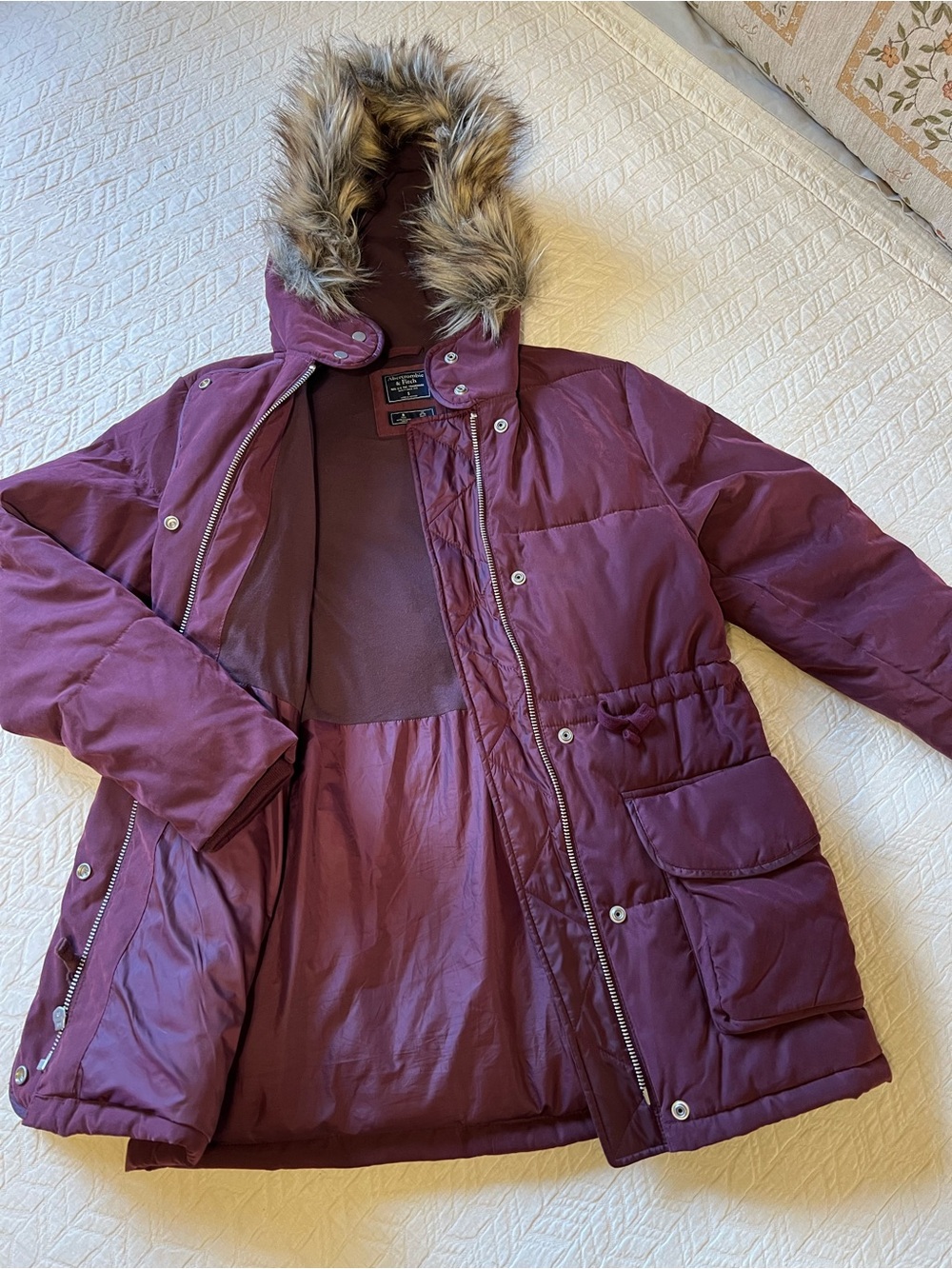 Abercrombie & Fitch Women's Hooded Puffer Coat in Plum with Faux Fur Trim